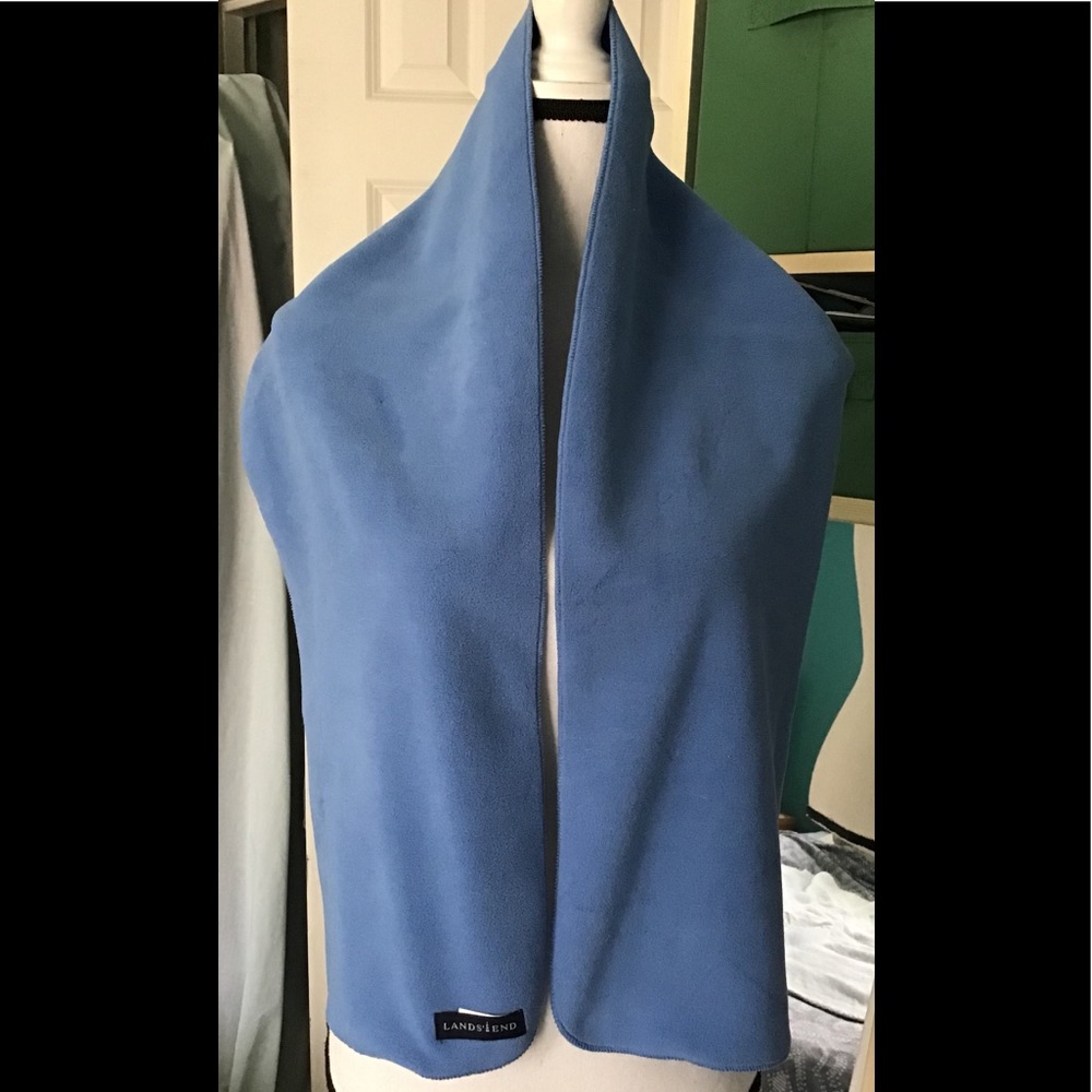 Land’s End warm fleece scarf. Unisex